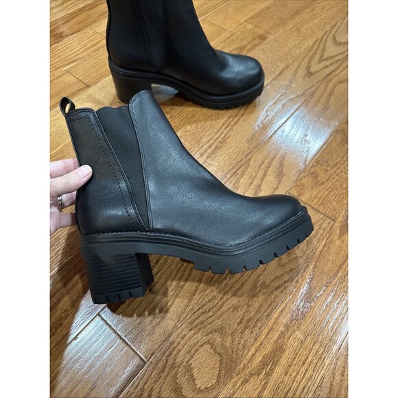 Mia Black Combat Ankle Boots Chunky Size 10 Lug Sole Leather Grunge Biker NEW - Picture 3 of 6